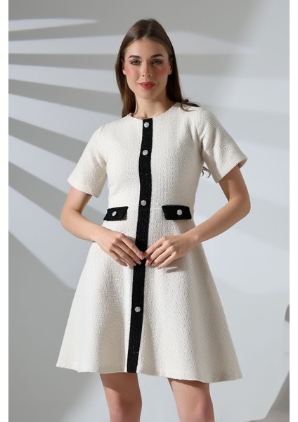 Simli Beyaz Tüvit Kareli Şanel Kumaş Çan Etek Düğme Detaylı Mini Elbise Tasarım Hediye Büyük Beden