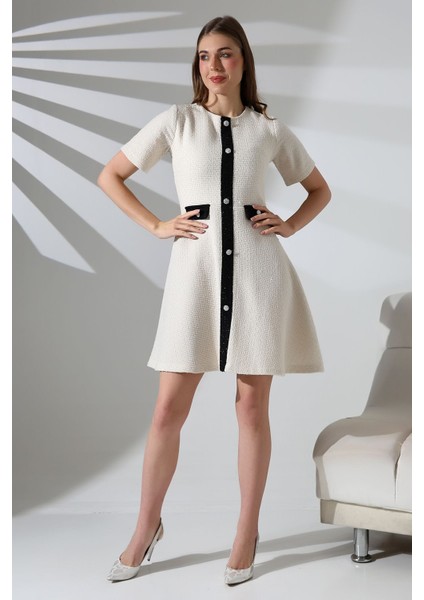 Simli Beyaz Tüvit Kareli Şanel Kumaş Çan Etek Düğme Detaylı Mini Elbise Tasarım Hediye Büyük Beden fırsatları