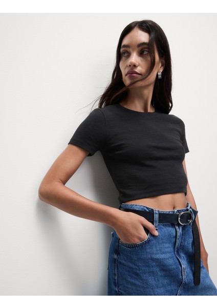 %100 Pamuklu Slim Fit Kısa Kollu Tişört indirimleri
