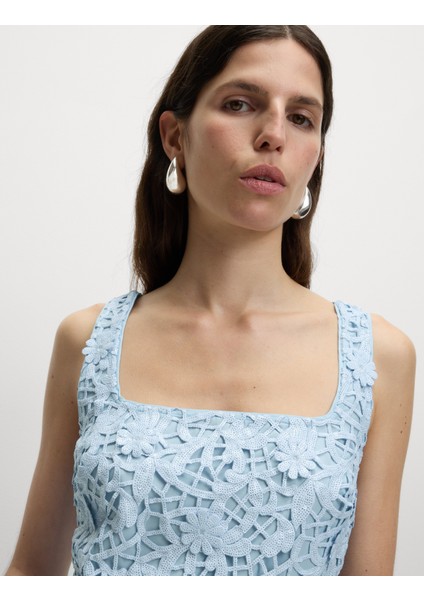 Çiçek Desenli Pul İşlemeli Kare Yaka Dantel Detaylı Mini Elbise modelleri