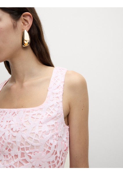 Kare Yaka Kesik Detaylı Crop Top fırsatları