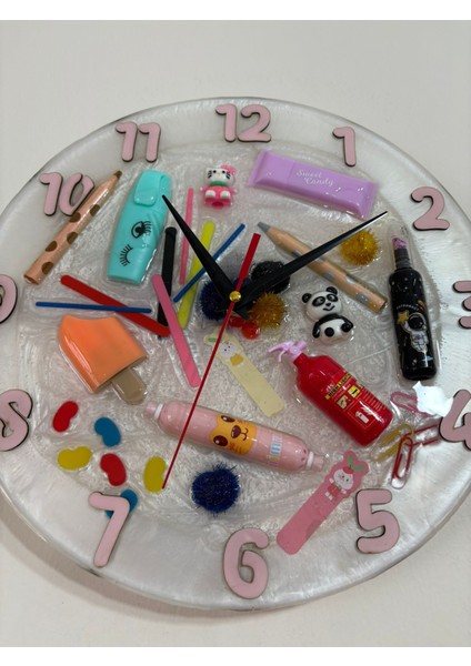 Kıds - Eğlenceli Objelerle Tasarlanmış Epoksi Çocuk Duvar Saati - Pembe Renk Rakamlı - 30 cm