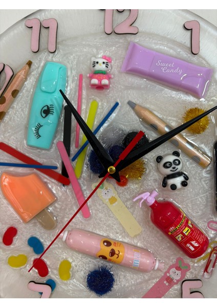 Kıds - Eğlenceli Objelerle Tasarlanmış Epoksi Çocuk Duvar Saati - Pembe Renk Rakamlı - 30 cm