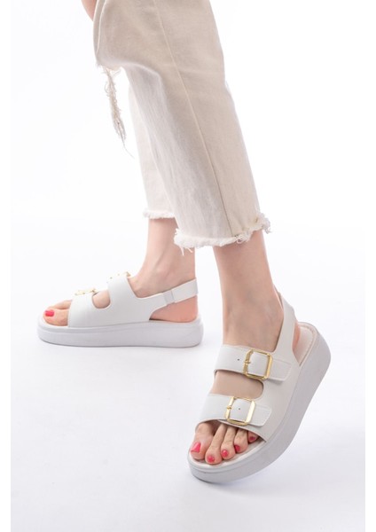 24413-572 Beyaz Günlük Dolgu Topuk Toka Aksesuarlı Kadın Sandalet fiyatları