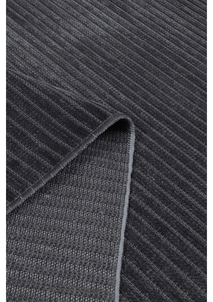 "renkli Şönil Kilimleri, Hayatın Renkli Çeşitliliğini Hatırlatır Bize."