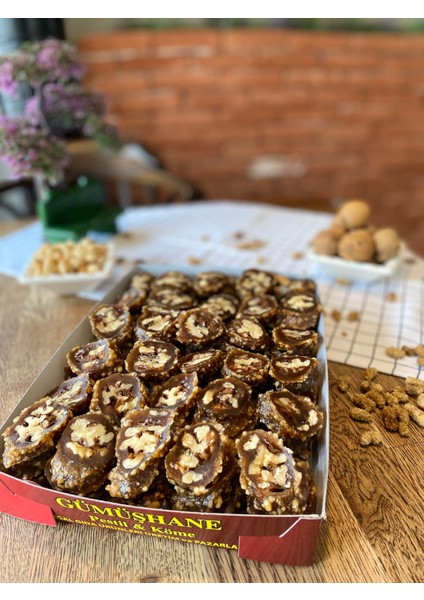 Gümüşhane Pikolalı Dut Kömesi(Içi Ceviz Dışı Fındık)
