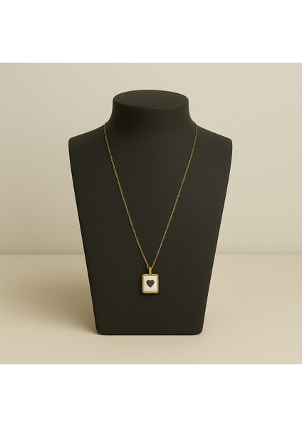 Kare Içinde Kalpli Çelik Kolye
