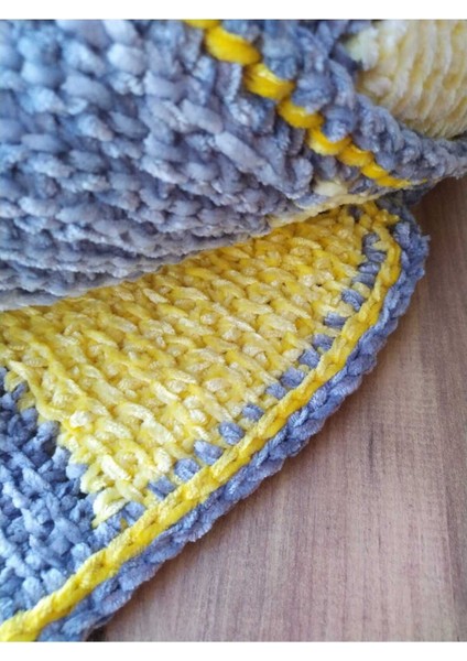 Sarı Gri Renk Bloklu Kadife Bebek Battaniyesi Handmade