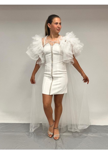 Kız Çocuk Abiye Krem Krep Kumaş Askılı Taş Şerit Işlemeli Kolları Farbalı Çıkabilen Pelerin Detaylı Illüzyon Yaka Abiye Elbise 10-15 Yaş modelleri