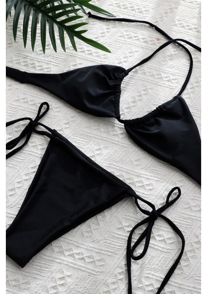 Kadın Siyah Yandan Bağlamalı Tangalı Üçgen Bikini Mayo Takımı