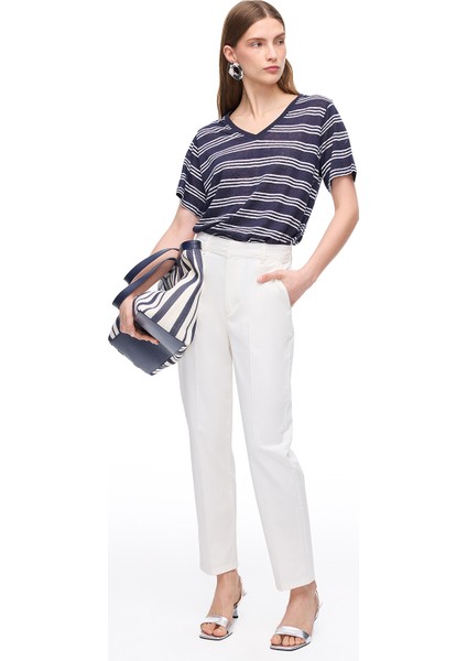 Nebula Beyaz Renk Regular Fit V-Yaka Düşük Kollu Tişört