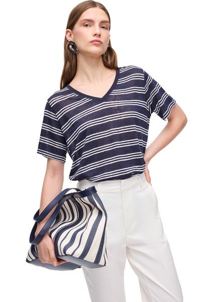 Nebula Beyaz Renk Regular Fit V-Yaka Düşük Kollu Tişört modelleri