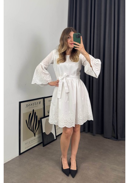 Beyaz Kolları Volanlı Kuşaklı Fisto Elbise fiyatları