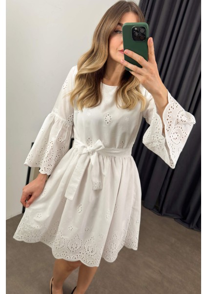 Beyaz Kolları Volanlı Kuşaklı Fisto Elbise indirimleri