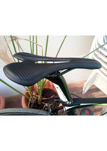 Siyah Stil Kocevlo Karbon Fiber Yol Mtb Koltuk Karbon Malzeme Pedler Süper Hafif Deri Yastıklar Bisiklet Sürmek Için Koltuk (Yurt Dışından) indirimleri