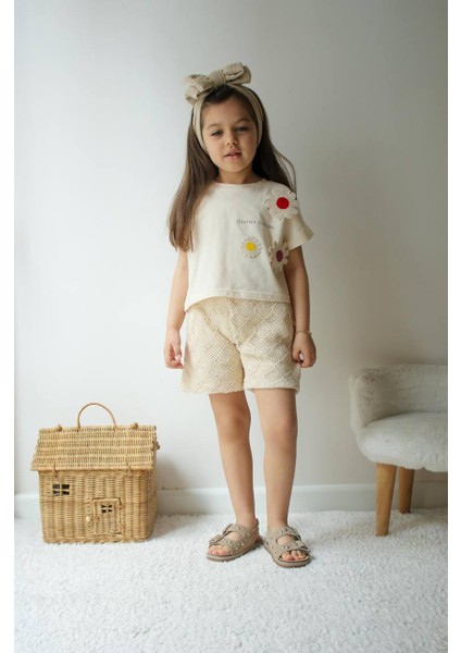 Kız Çocuk Çiçek Detaylı Krem Yazlık Takım Alt Üst 2’li Takım fiyatları