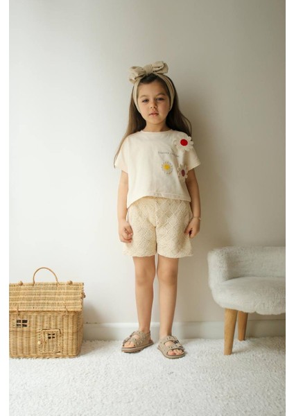Kız Çocuk Çiçek Detaylı Krem Yazlık Takım Alt Üst 2’li Takım modelleri