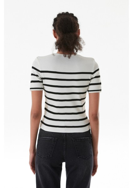 Çizgili Fitilli Bisiklet Yaka Triko Tişört fırsatları