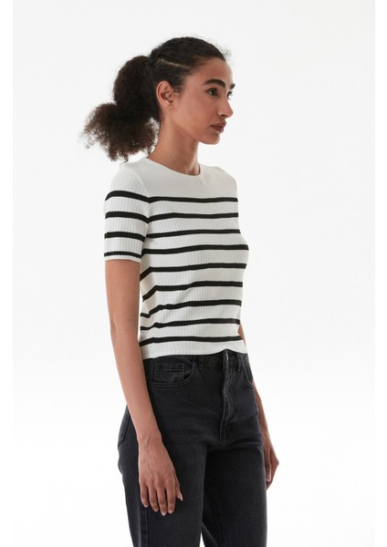 Çizgili Fitilli Bisiklet Yaka Triko Tişört indirimleri