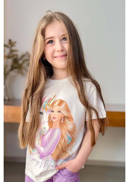 Kız Çocuk Üzeri Digital Bebek ve At Baskılı Yazı Detaylı T-Shirt Lila Şortlu Takım fiyatları