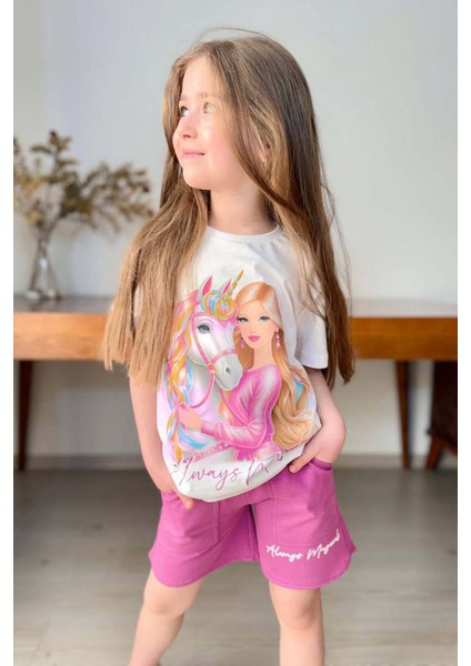 Kız Çocuk Üzeri Digital Bebek ve At Baskılı Yazı Detaylı T-Shirt Mor Şortlu Takım