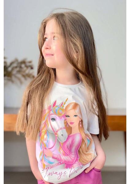Kız Çocuk Üzeri Digital Bebek ve At Baskılı Yazı Detaylı T-Shirt Mor Şortlu Takım
