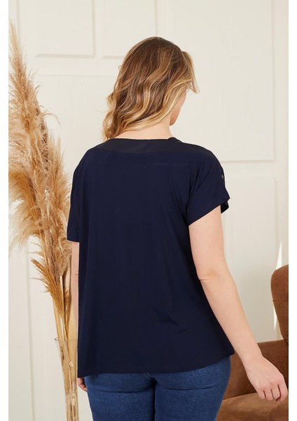 Yaka ve Cep Zımba Detaylı Büyük Beden Lacivert Tişört indirimleri
