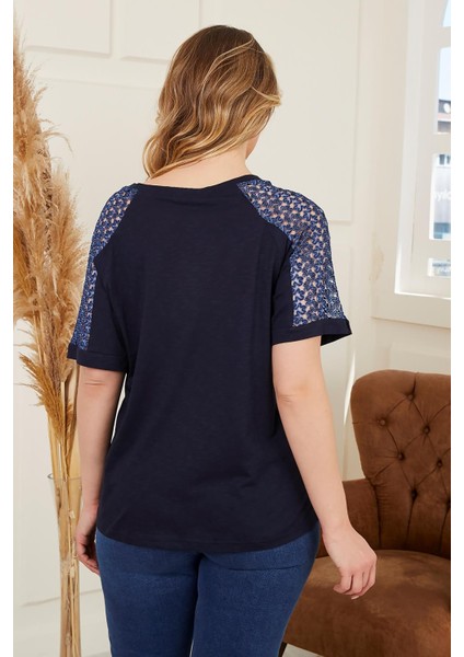 Omuz Dantel Detaylı Büyük Beden Lacivert Tişört fırsatları