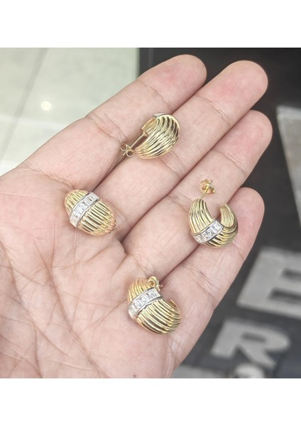 Yarım Ay Desenli Gümüş Küpe, Baget Taşlarla - Gold Renk indirimleri