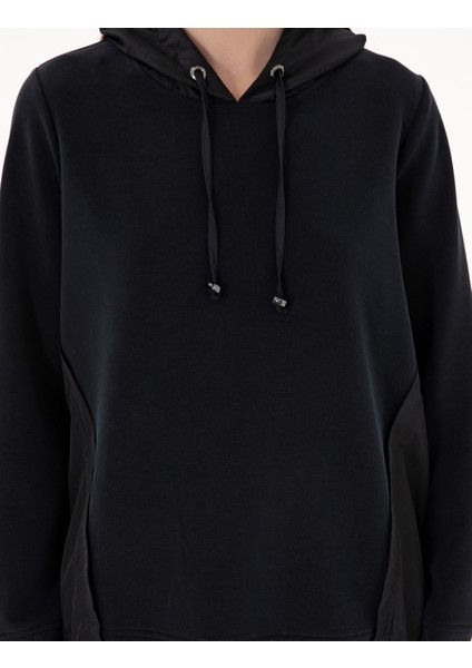 Kadın Siyah Comfort Fit Sweatshirt 50306841-VR046