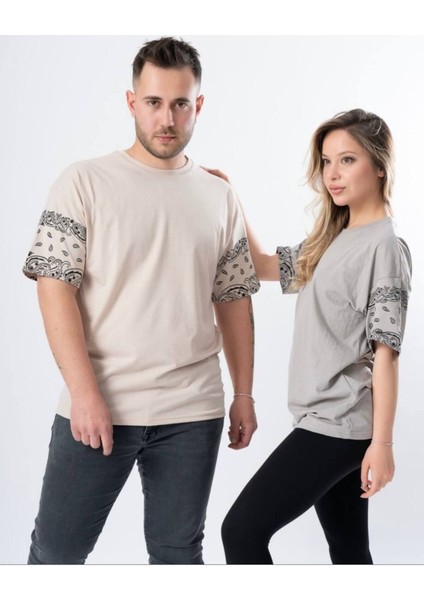 ✅ Unisex Oversize T-Shirt – Kol Baskılı, Trend ve Rahat Stil