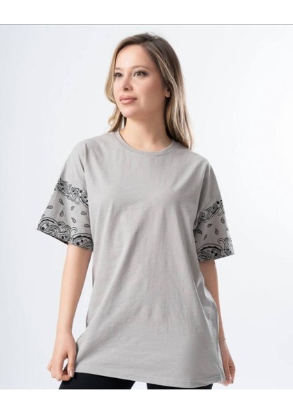 ✅ Unisex Oversize T-Shirt – Kol Baskılı, Trend ve Rahat Stil fiyatları