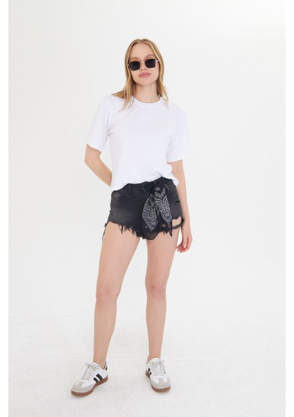 Kadın Beyaz Yuvarlak Yaka Regular Fit Normal Kesim T-Shirt Tişört fiyatları