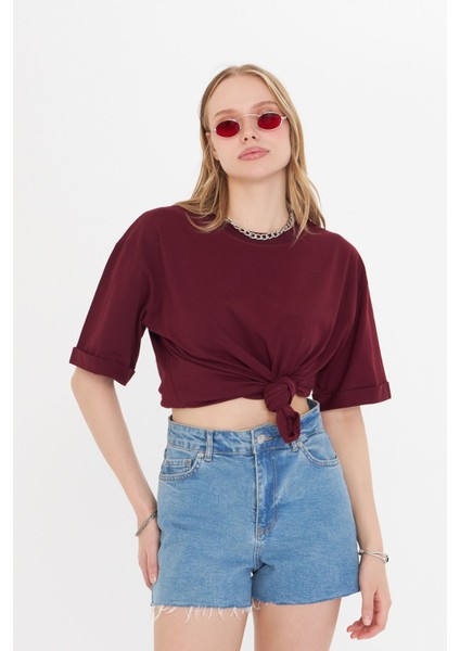Kadın Bordo Yuvarlak Yaka Oversize Yandan Yırtmaçlı T-Shirt Tişört