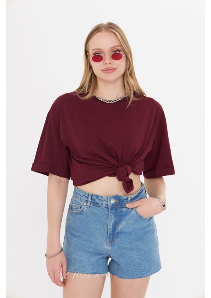 Kadın Bordo Yuvarlak Yaka Oversize Yandan Yırtmaçlı T-Shirt Tişört modelleri