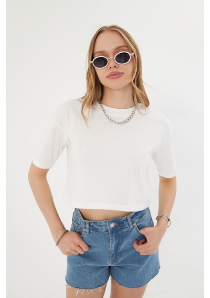 Kadın Beyaz Baskısız Yuvarlak Yaka Crop Tişört T-Shirt