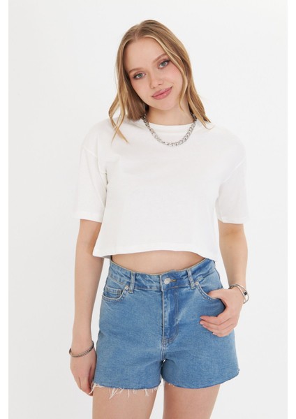 Kadın Beyaz Baskısız Yuvarlak Yaka Crop Tişört T-Shirt fiyatları
