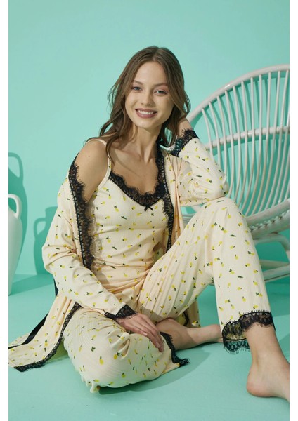 Askılı Dantel Detaylı Sabahlıklı 3'lü Pijama Takımı