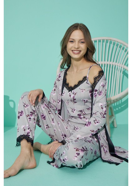 Askılı Dantel Detaylı Sabahlıklı 3'lü Pijama Takımı
