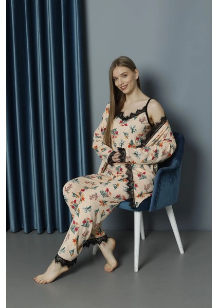 Askılı Dantel Detaylı Sabahlıklı 3'lü Pijama Takımı