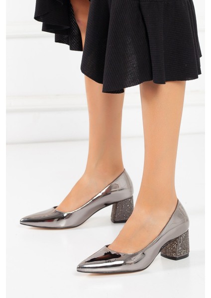 Rugan Taşlı Platin Kadın Kısa Topuklu Ayakkabı fiyatları