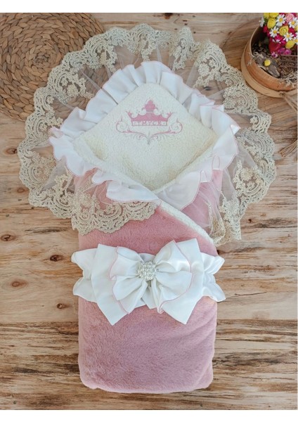 Yenidoğan Wool Yün Kumaş Taç Nakışlı Güpür Duvaklı Fiyonk Prizma Taş Unisex Kundak Bebek Battaniyesi