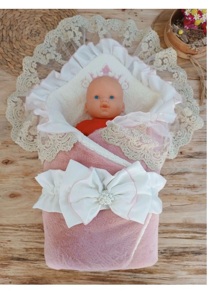 Yenidoğan Wool Yün Kumaş Taç Nakışlı Güpür Duvaklı Fiyonk Prizma Taş Unisex Kundak Bebek Battaniyesi