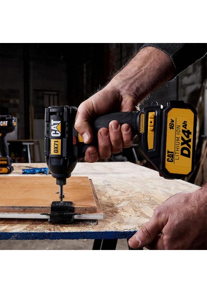 DX71.2 18VOLT 4.0AH Li-Ion Çift Akülü 215NM Kömürsüz Profesyonel Şarjlı Darbeli Tornavida