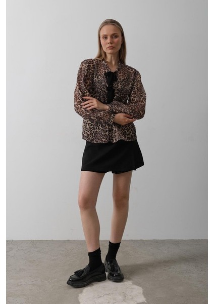 Fiyonk Detaylı Leopar Bluz - Leopar