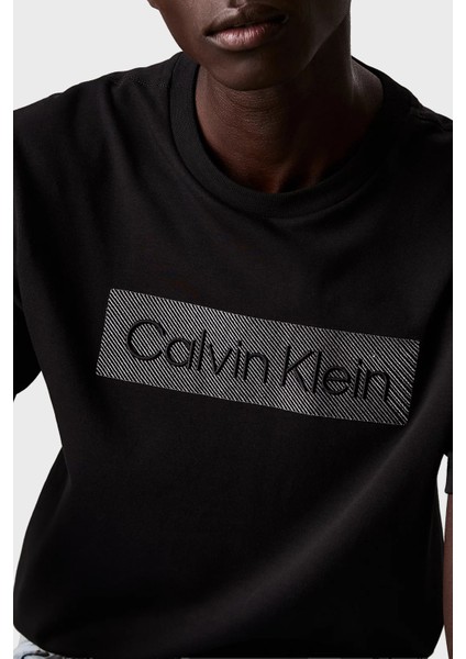 Logo Işlemeli Pamuklu Regular Fit Bisiklet Yaka T Shirt K10K112491BEH Erkek T Shirt K10K112491 Beh fırsatları