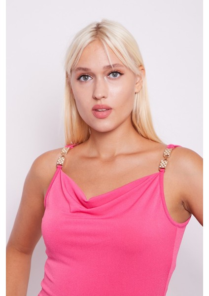 Krep Penye Degaje Yaka Aksesuar Detaylı Kolsuz Bluz -Fujya fiyatları