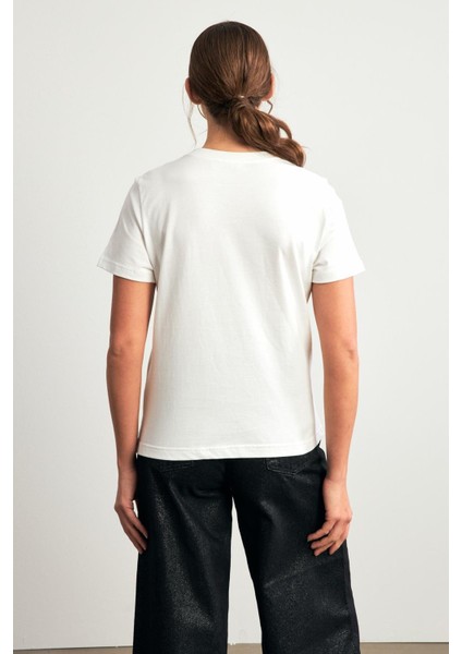 Ekru Pamuklu Inci ve Fiyonk Detaylı Bisiklet Yaka Kısa Kollu T-Shirt modelleri