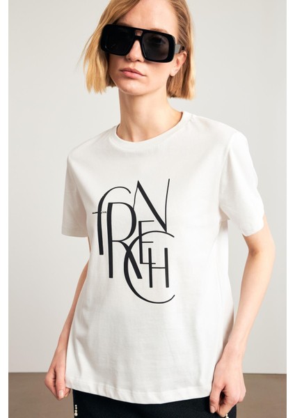 Ekru Baskı Detaylı Bisiklet Yaka Kısa Kollu T-Shirt indirimleri