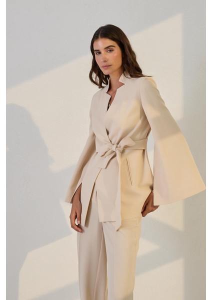 Bej Kol Detaylı Belde Bağlama Detaylı Ceket modelleri